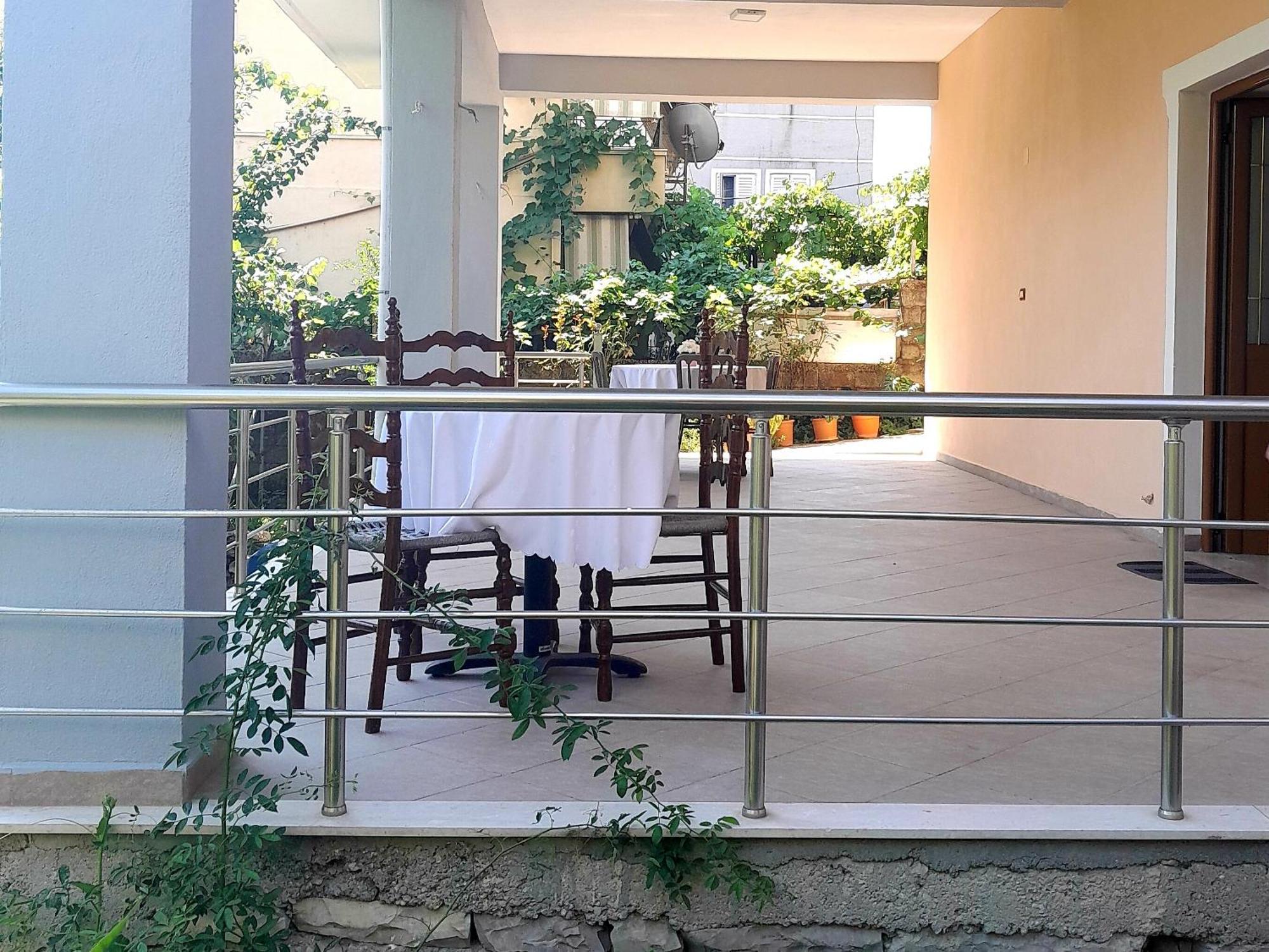 Gjirokastër George 1 아파트 객실 사진